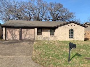 1701 Oak Tree Dr, Denton, TX 76209