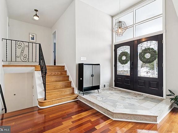 3rd image of 1304 Gainsboro Cir