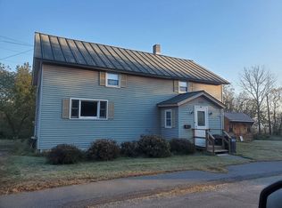 41 Meadow St, Proctor, VT 05765