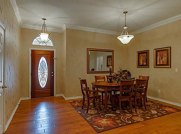 4th image of 3208 Cottonwood Dr