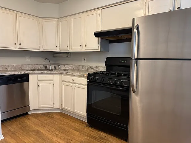 2 bed, 1.5 bath, 890 sqft, $1,825 — Photo 4