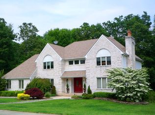 18 Southall Ln, Red Bank, NJ 07701