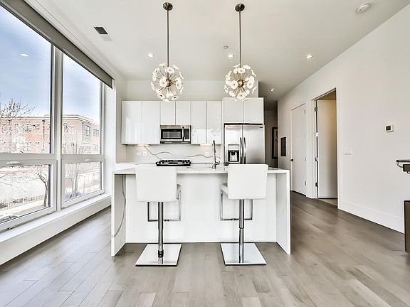 4th image of 2353 W Wabansia Ave #303L