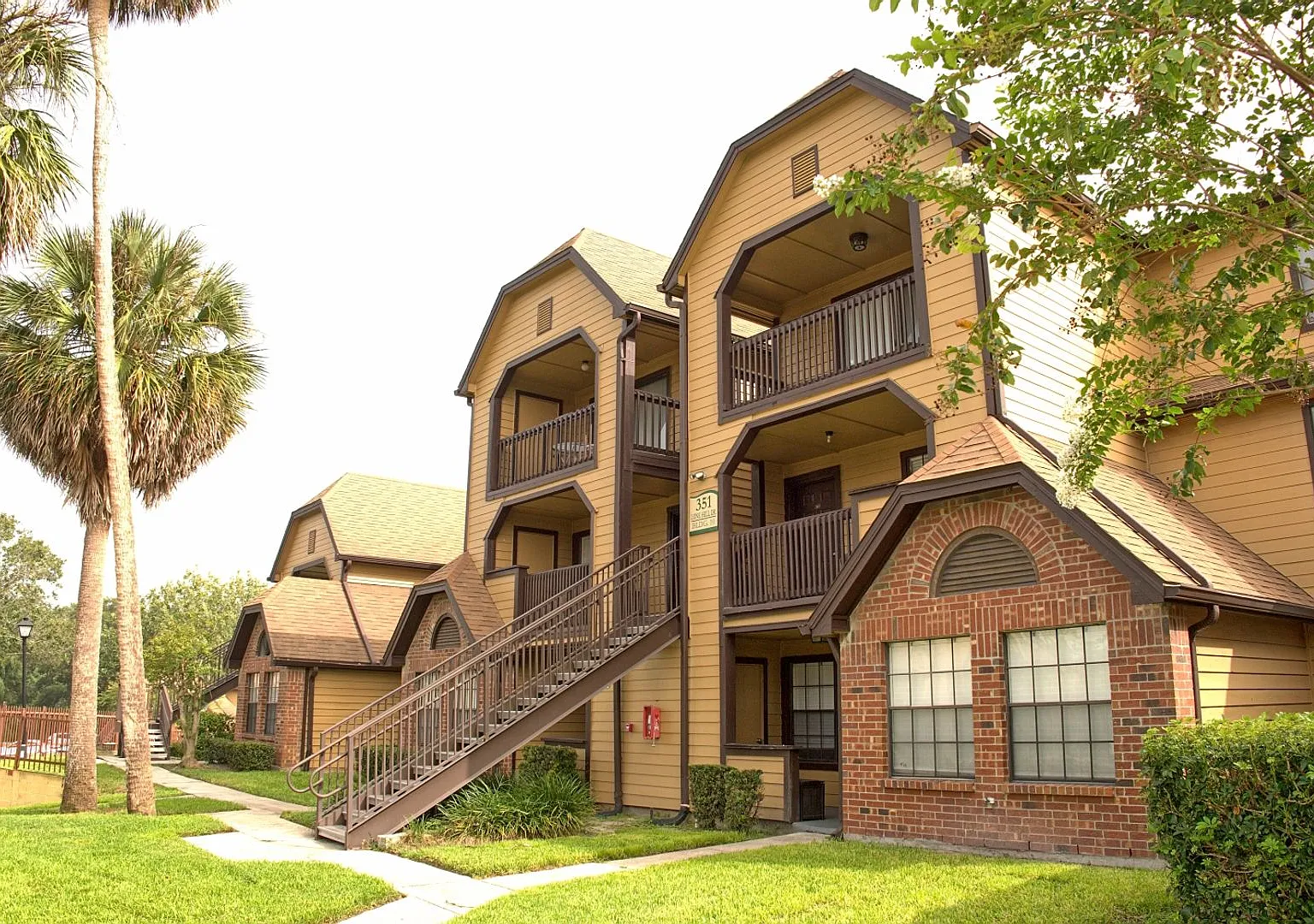 1/1 3rd Floor with private balcony in gated community across from Altamonte Mall — Photo 1