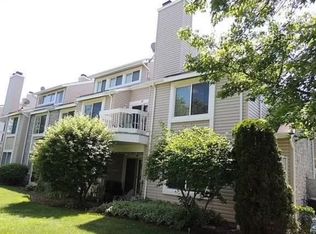 50 Farnham Sq #50, Parlin, NJ 08859