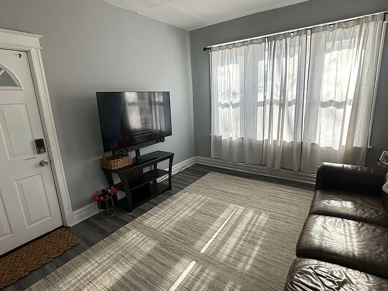 3235 Lafayette Ave #1W — Photo 4