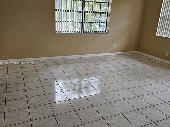 3rd image of 1008 NE 34th Ct #A