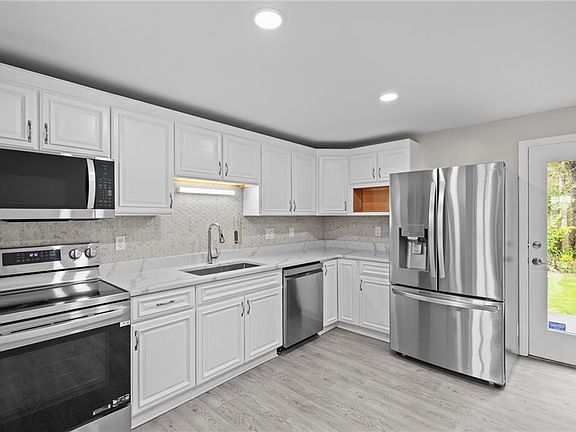 5th image of 47 Morgan Ave APT 29