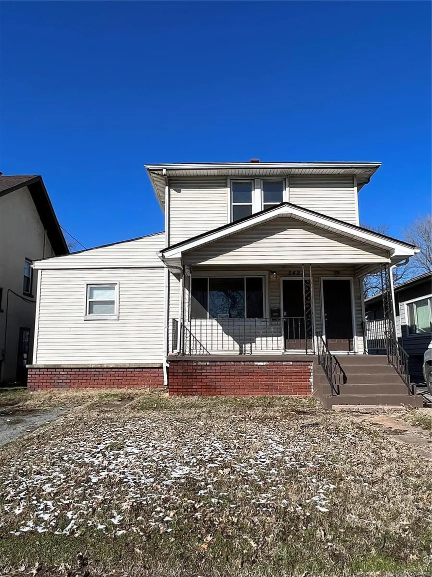 2423 Iowa St photo 1