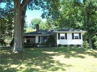 301 Lake Dr, New Castle, PA