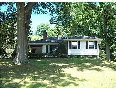 301 Lake Dr photo 1