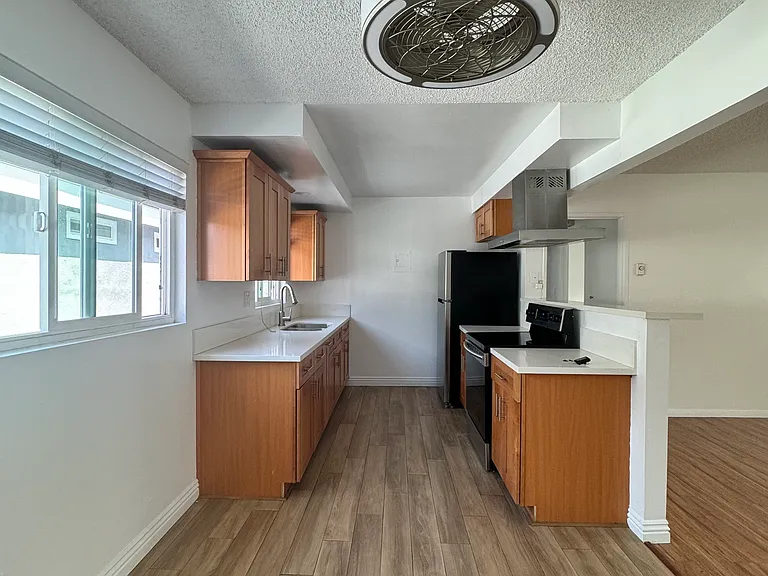 1310 Agate St #C — Photo 5