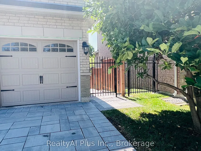 37 Bowhill Dr #WALK-OUT BASEMENT — Photo 2