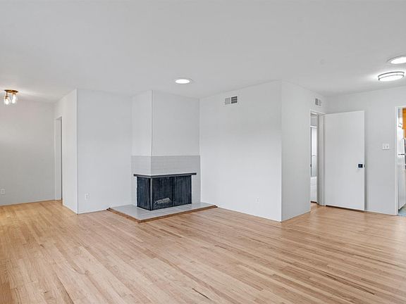 4th image of 105 Hawthorn Way