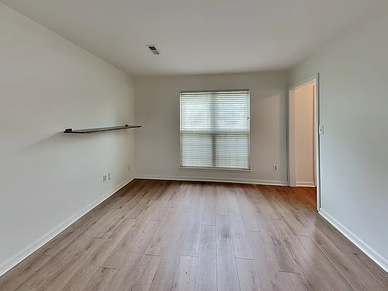 4418 Englewood Rd — Photo 7