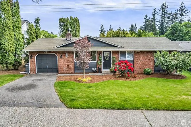 3 bed, 950 sqft, $2,950 — Photo 1