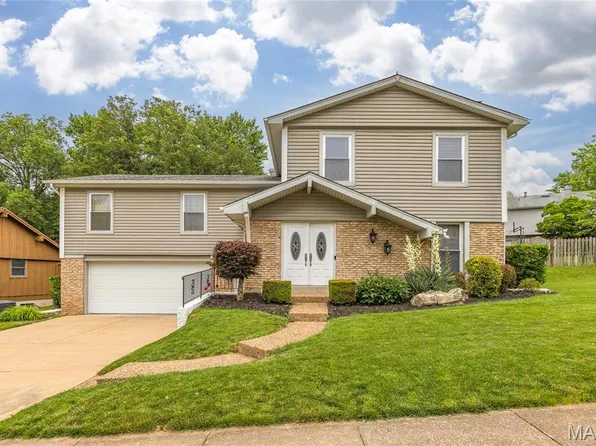 4477 Vermilion Dr, Saint Louis, MO 63128