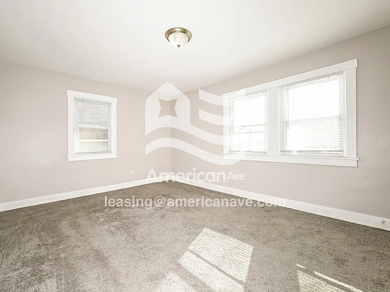 1097736_012_bedroom_11.jpg