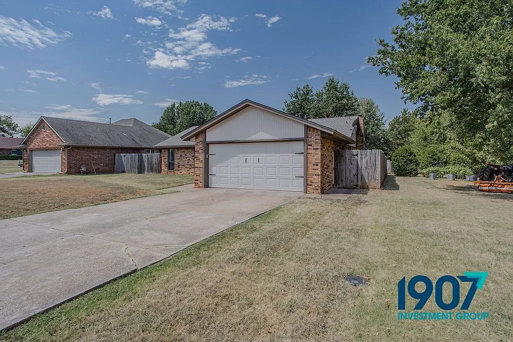 3 bed, 2.0 bath, 1414 sqft, $1,550 — Photo 2