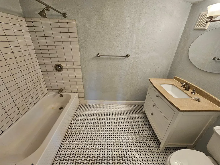 305 E Ross Ave #H — Photo 5