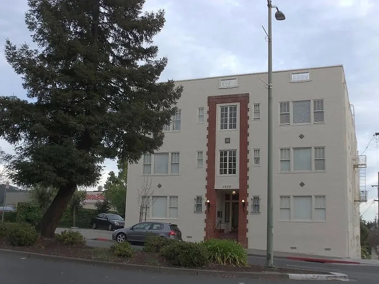 3500 35th Ave #7 — Photo 1