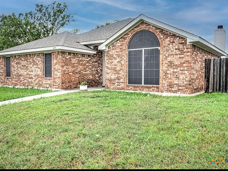 5009 Joseph Dr — Photo 1