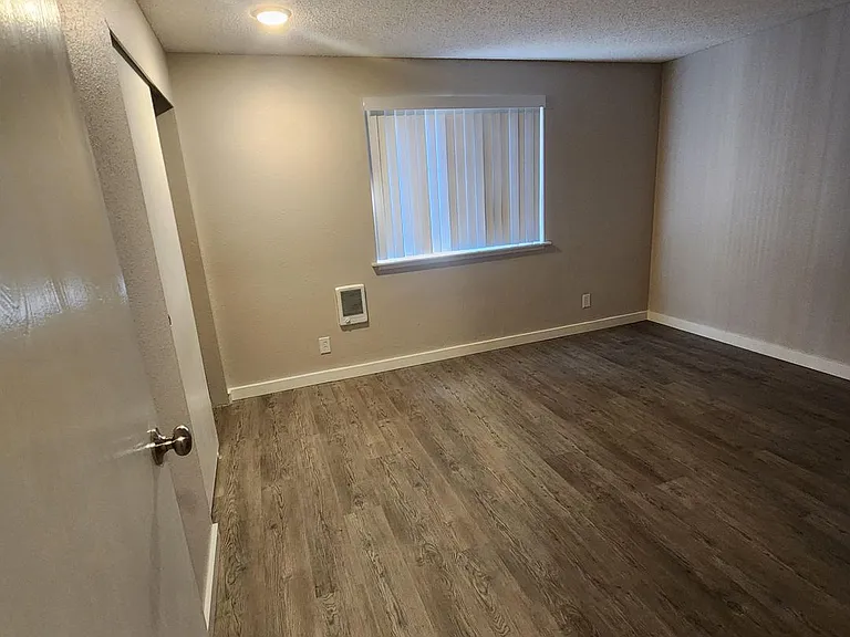 1505 Moore St — Photo 8
