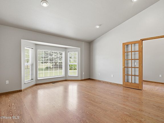 5th image of 2232 E Shoshone Ave