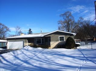 107 Navajo Ct, McHenry, IL 60051