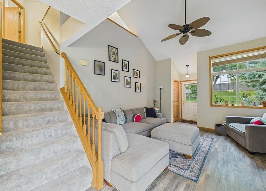 2 bed, 1200 sqft, $2,100 — Photo 4