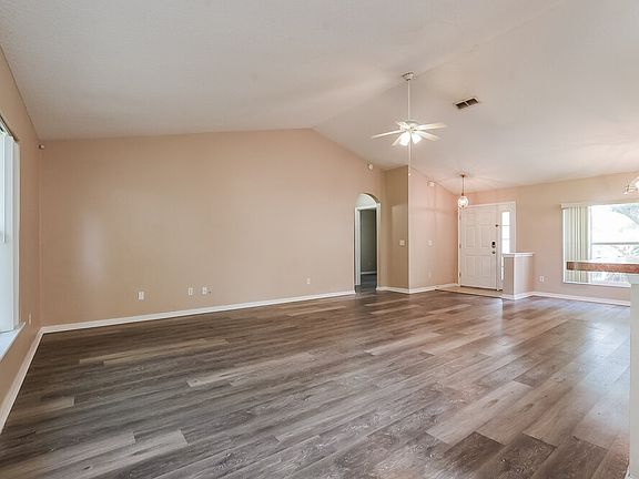 5th image of 203 Southern Breeze Dr