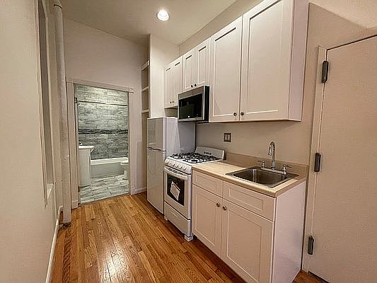 2nd image of 436 W 49th St #1FE