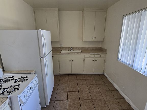 2nd image of 220 S Anza St #N