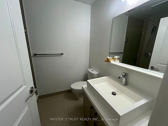 4th image of 1080 Bay St Unit 5108