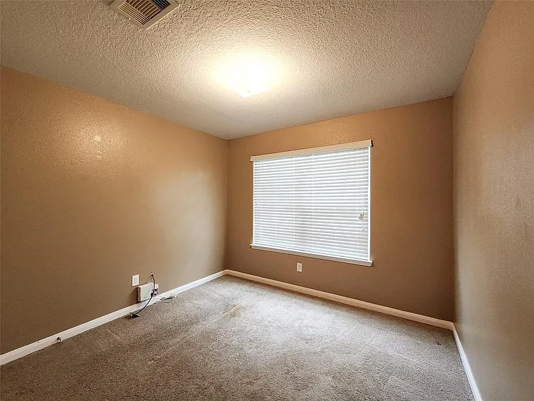 927 Paradise Rd — Photo 13