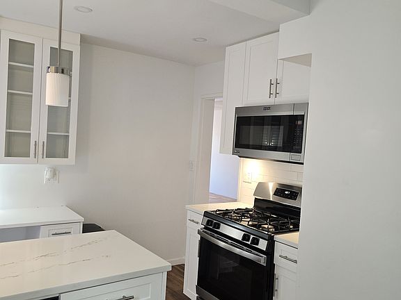 4th image of 425 E 63rd St APT W11c