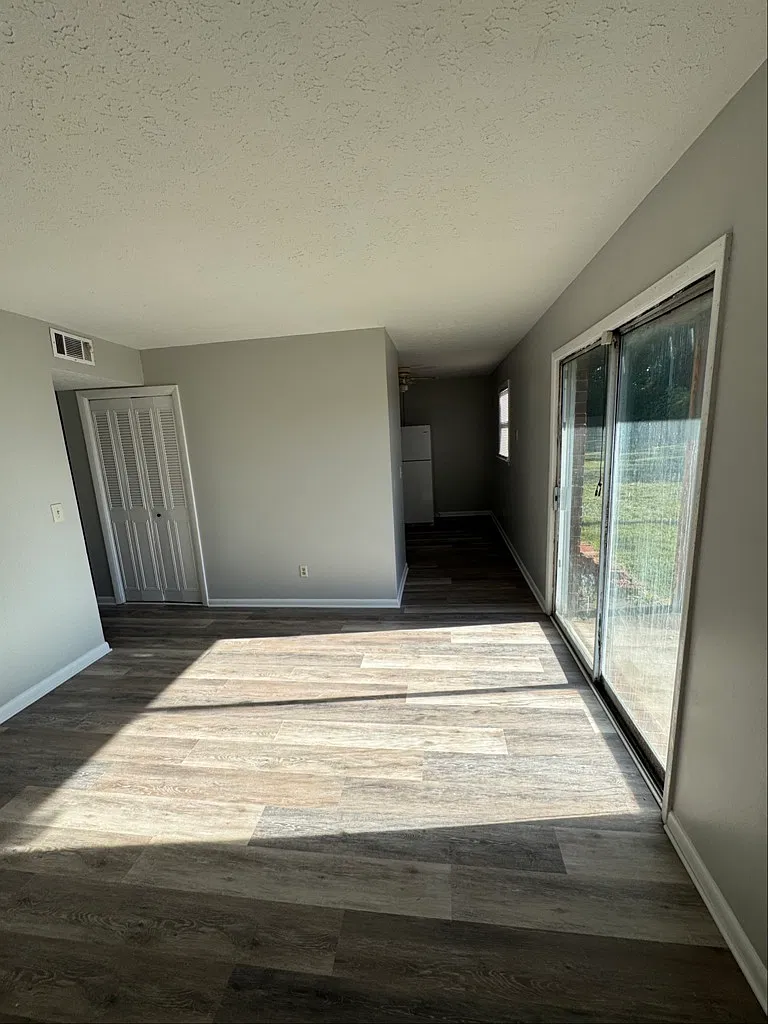Cozy 2-Bed Apartment with Comfort and Convenience in Radcliff — Photo 4