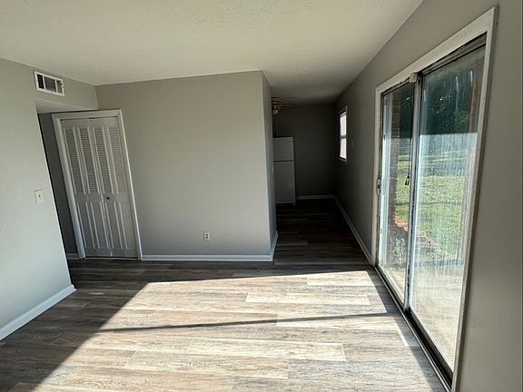 4th image of 253 University Dr #5