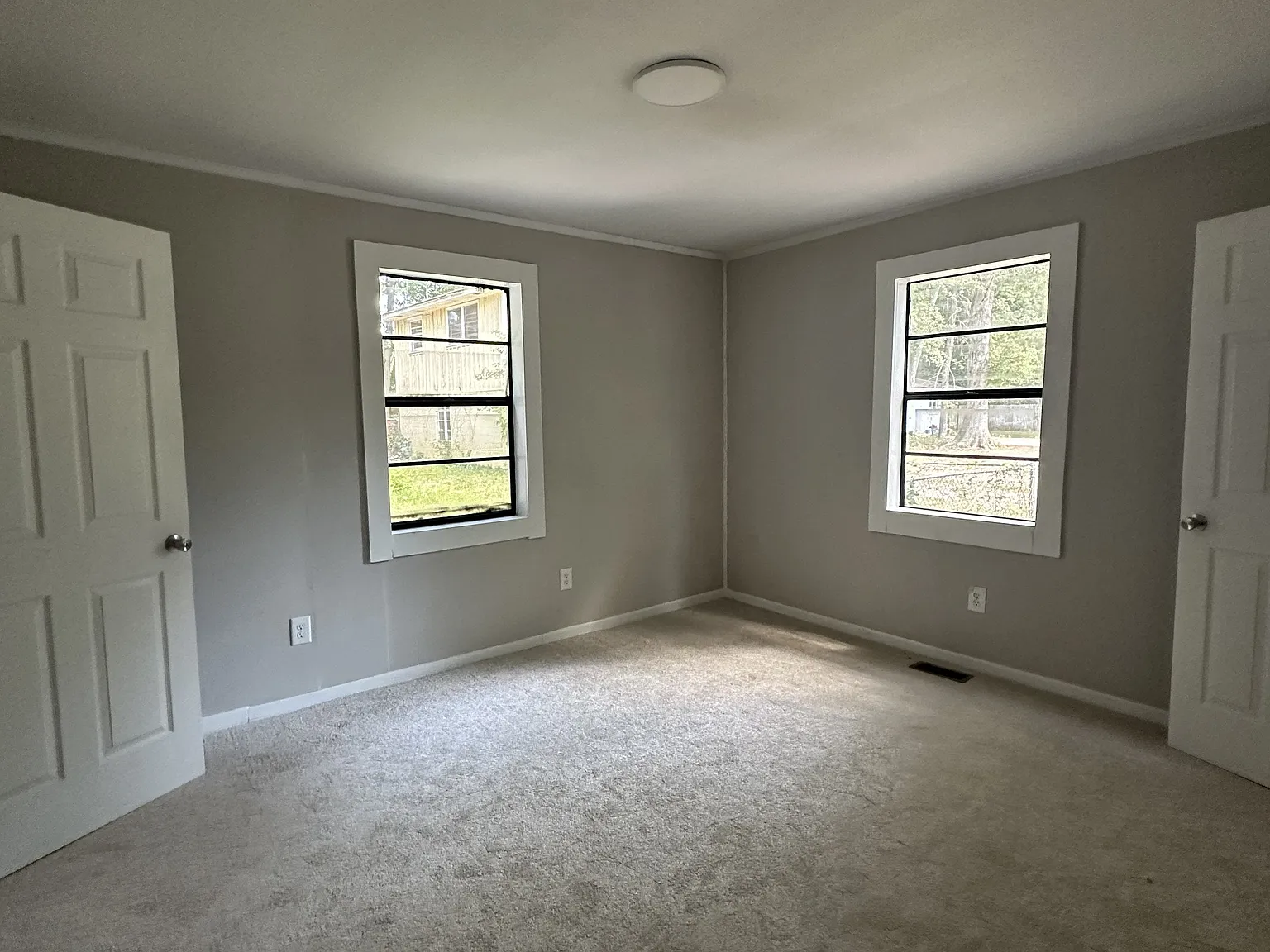 2 bed, 1000 sqft, $1,100 — Photo 4