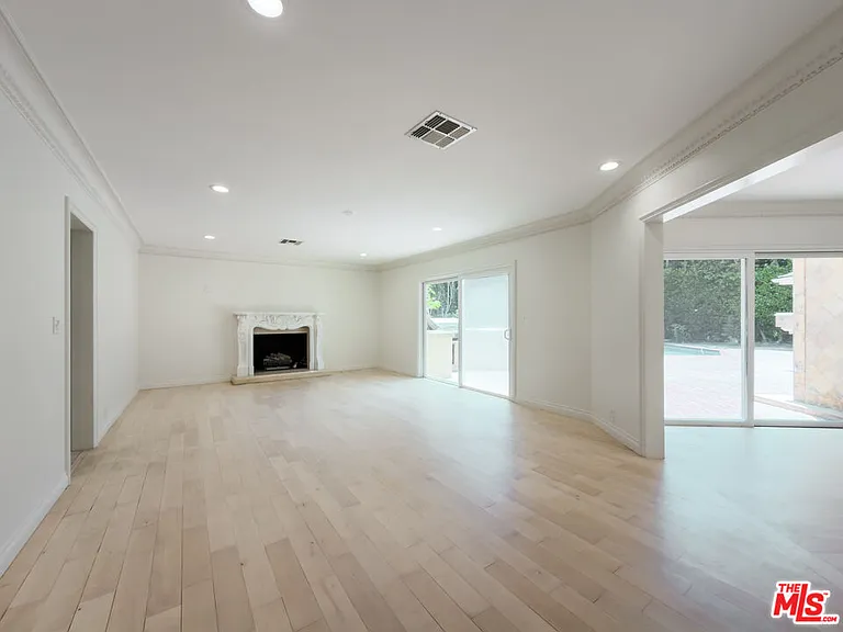1094 Garden Ln — Photo 43