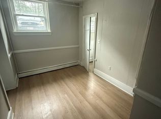 423 Pelham St APT 2, Methuen, MA 01844