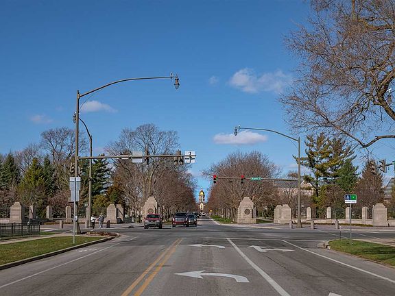 3rd image of 1107 N Notre Dame Ave