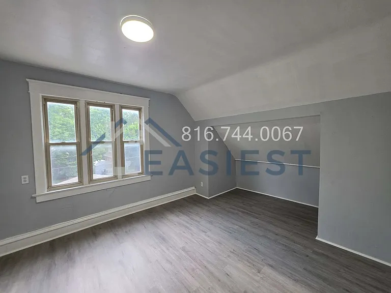 4453 Francis St — Photo 10