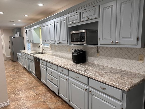 3rd image of 3620 Janlyn Ln