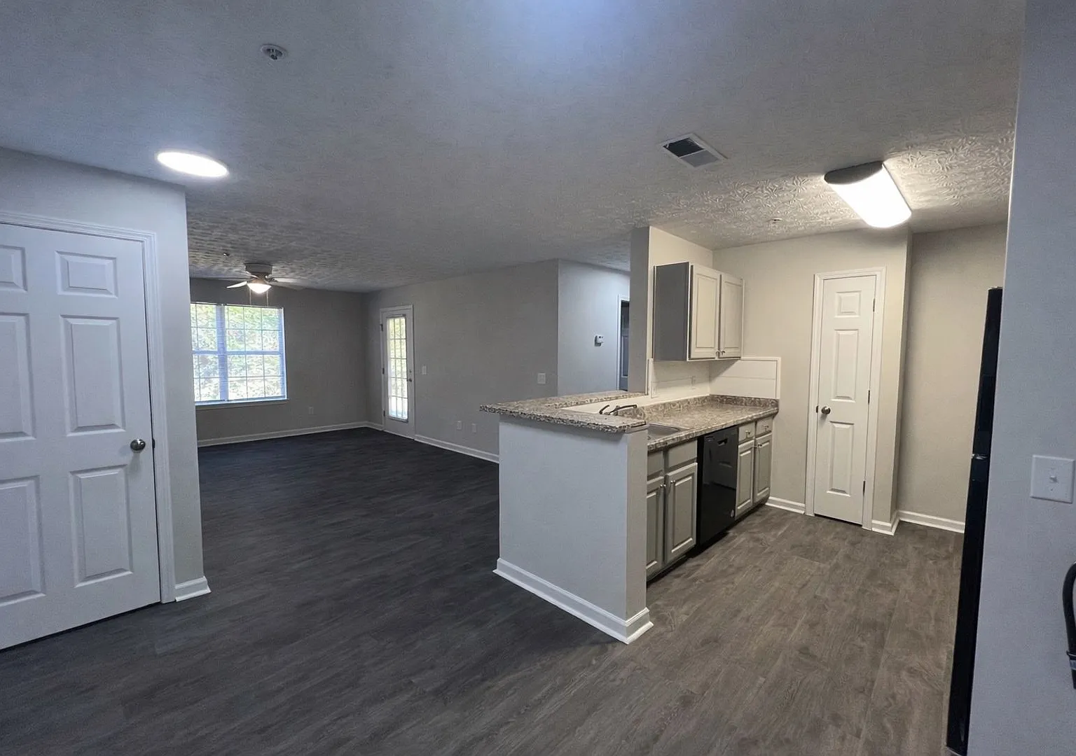 Salem Chase Apartments — Photo 3