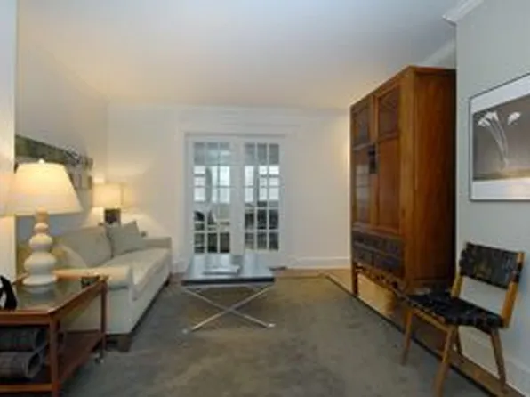 77 Seventh Avenue image 1 of 6