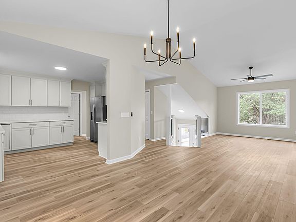 4th image of 104 Foxfire Ct