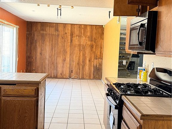 3rd image of 25798 Fir Ave