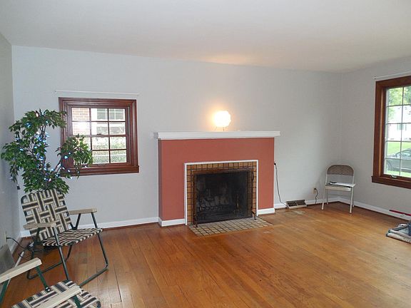 3rd image of 144 E Beechwold Blvd