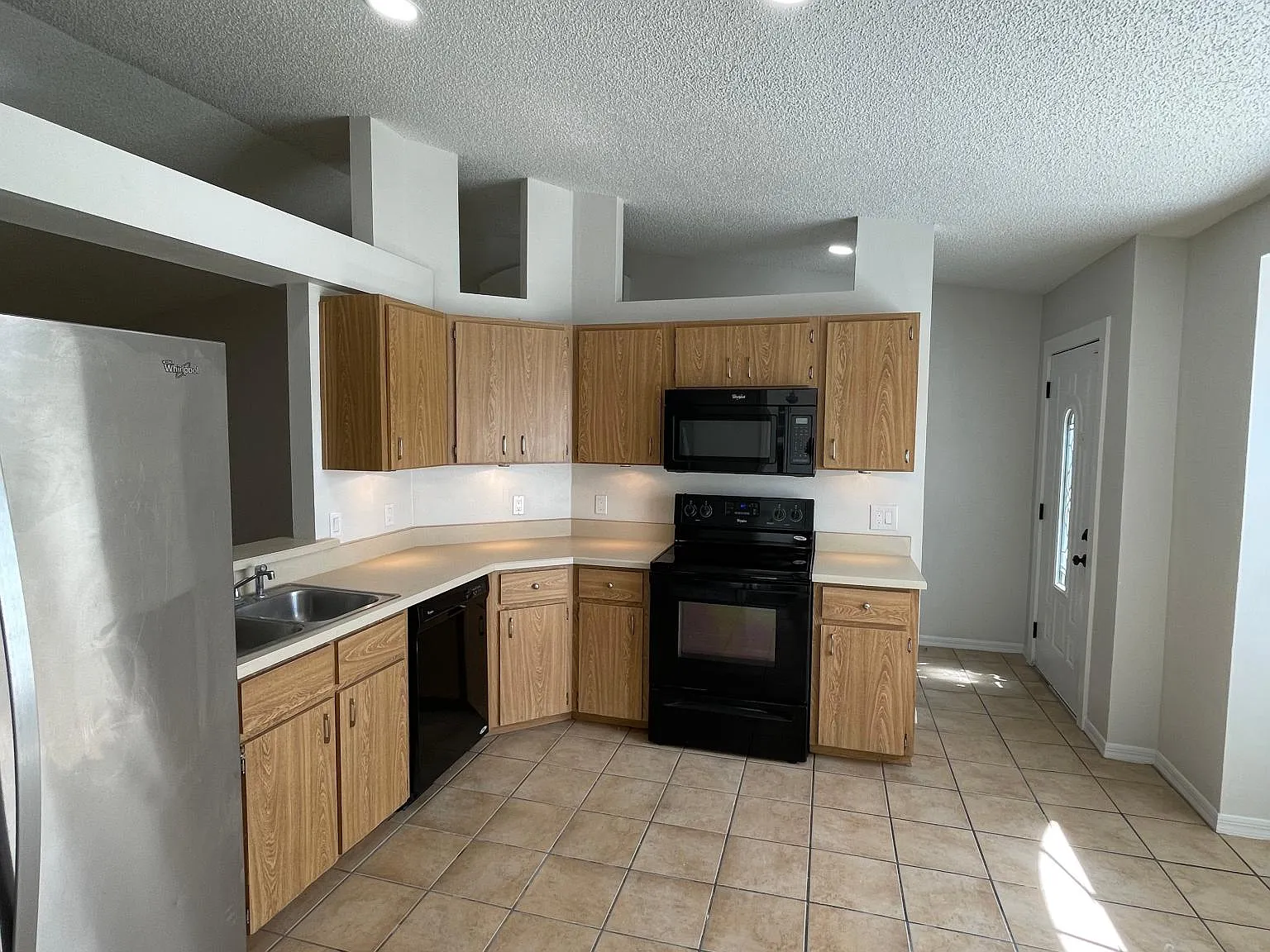 2941 Omaha Dr — Photo 2